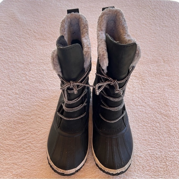 SOREL OUT AND ABOUT LACE UP BLACK WEATHERPROOF BOOTS SIZE 7 EUC - Picture 4 of 13